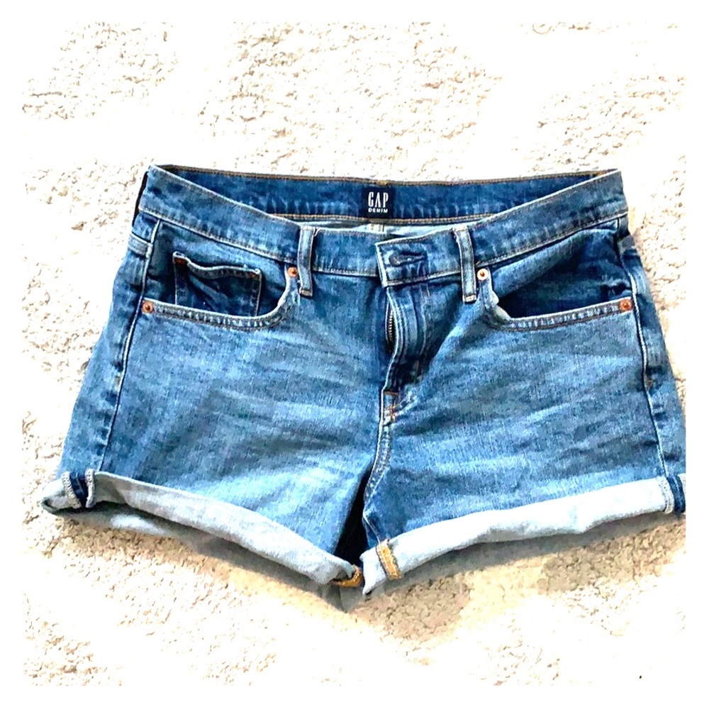 Gap 28R 3” cuffed shorts
